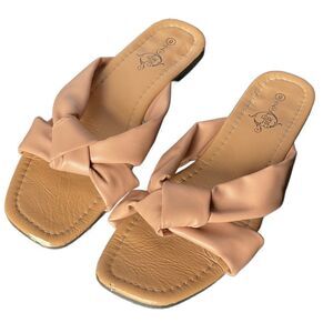 Sole Mates Pale Pink Knotted Slip On Flats with Square Toe (Size: 8)